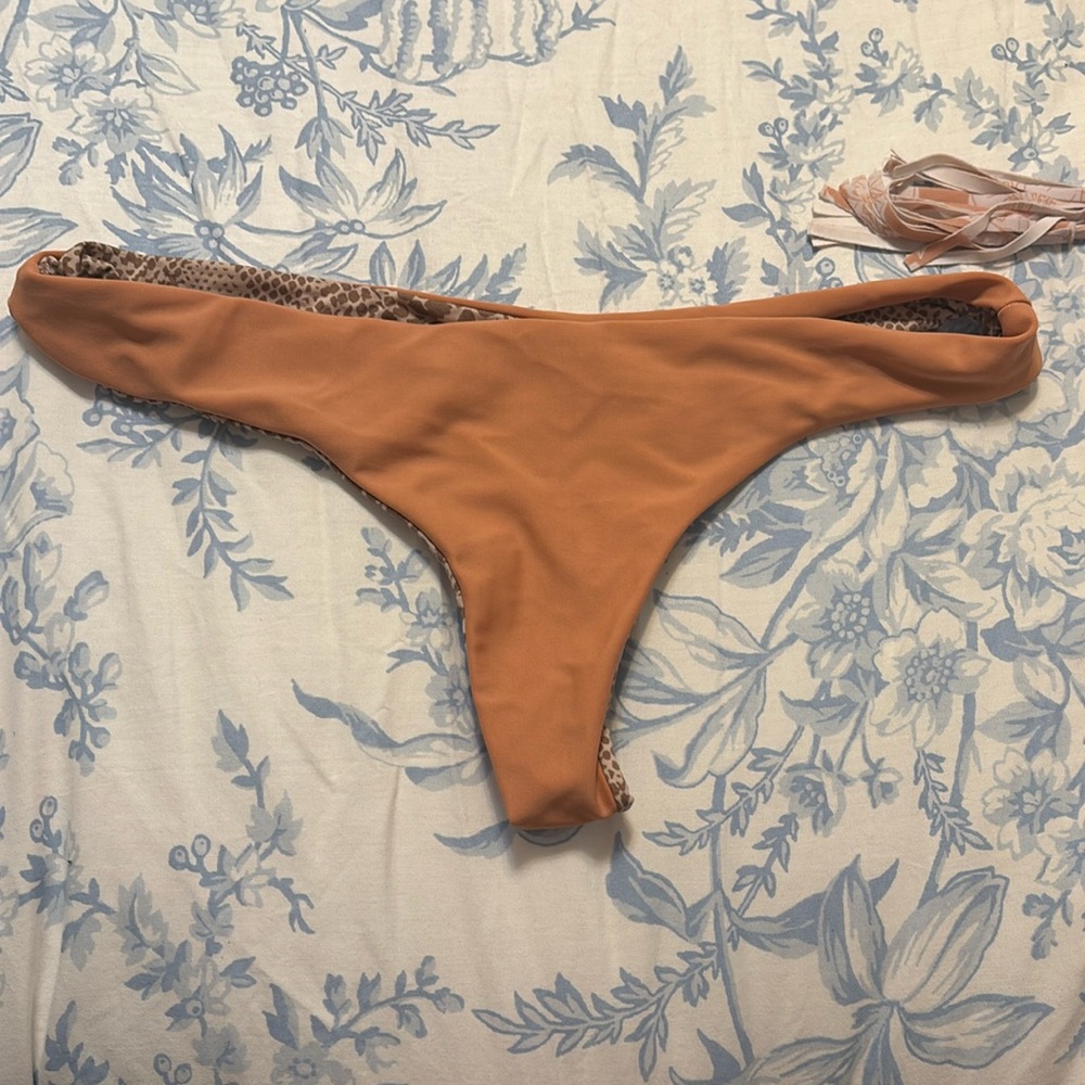 Acacia bottoms!